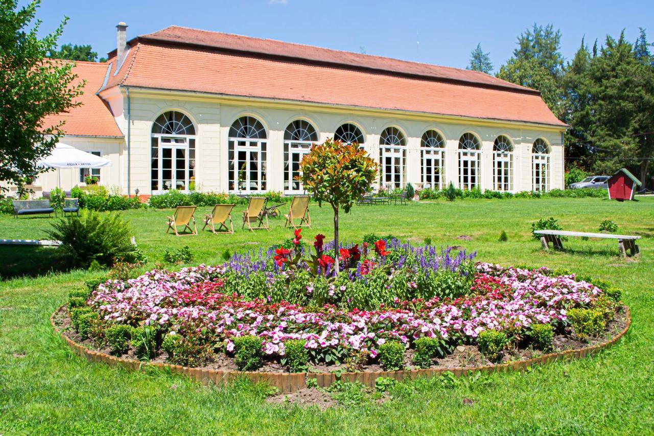 Vila Rozalia Garden Gate Bed & Breakfast Avrig Exterior photo