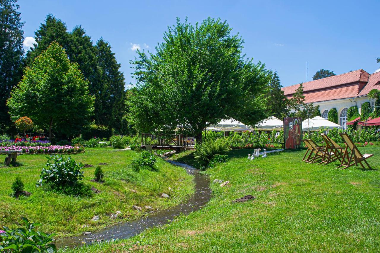 Vila Rozalia Garden Gate Bed & Breakfast Avrig Exterior photo